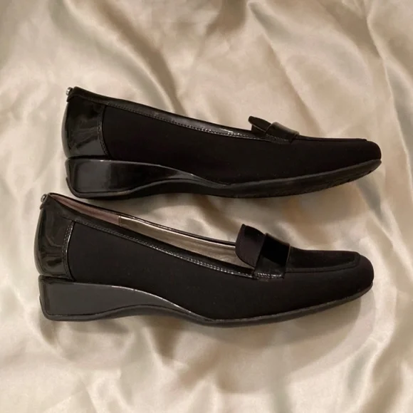 Bandolino Latera Black Wedge Slip-On Loafer Flats Faux Leather Size 6 VGUC - Picture 4 of 14